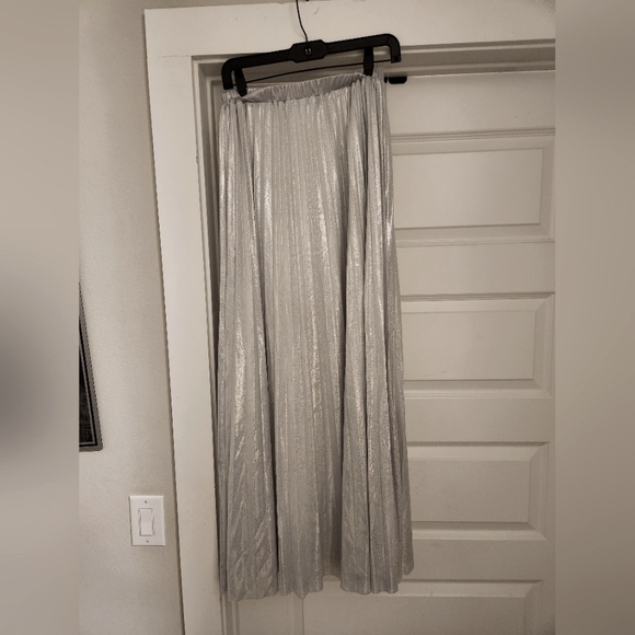 NastyGal Silver Maxi Skirt - Picture 3 of 5